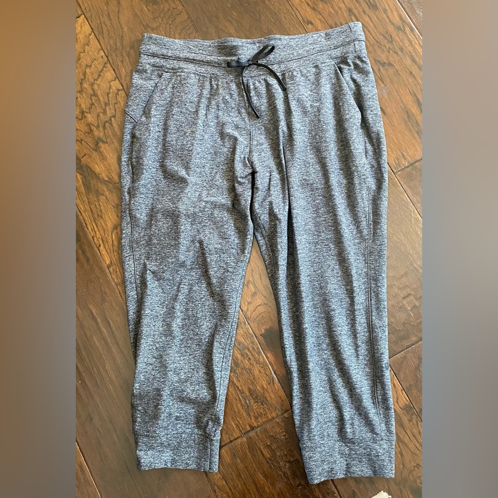 Lululemon crops